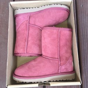 🌺Brand new Kids Uggs🌸
